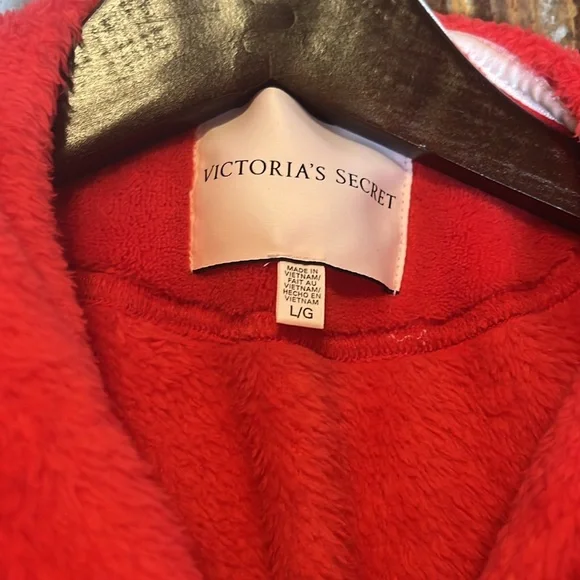 Red Hooded Plush Victoria Secret monogrammed VS Robe. Size Large - Picture 4 of 10